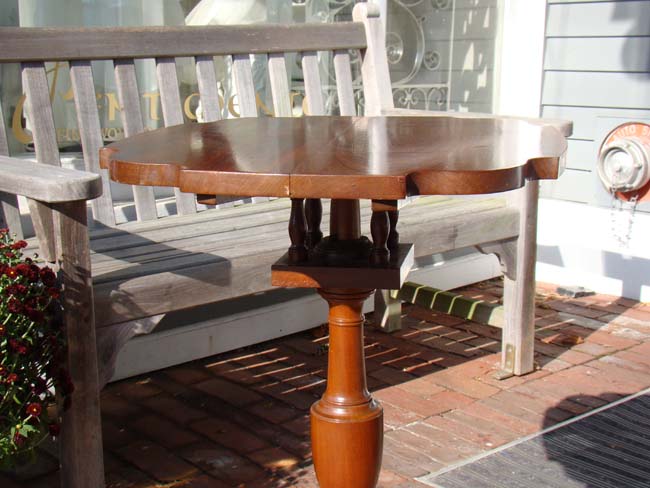 An early 19th century New England made mahogany tilt-top table with birdcage device — image 2